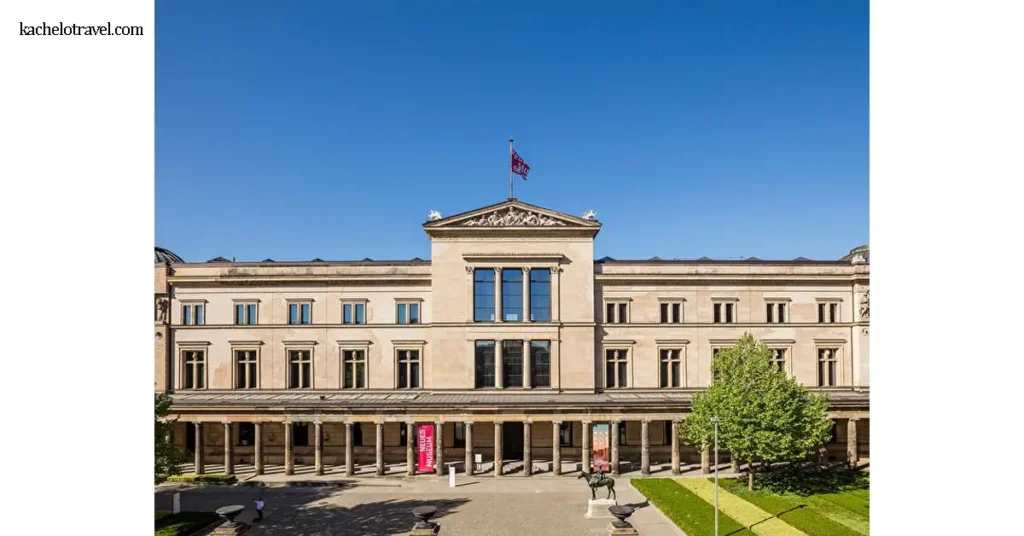 Neues Museum มรดกทางศิลปะและประวัติศาสตร์แห่งเบอร์ลิน ถูกสร้างขึ้นในช่วงคริสต์ศตวรรษที่ 19 และกลายเป็นศูนย์รวมแห่งความรู้ที่สะท้อน