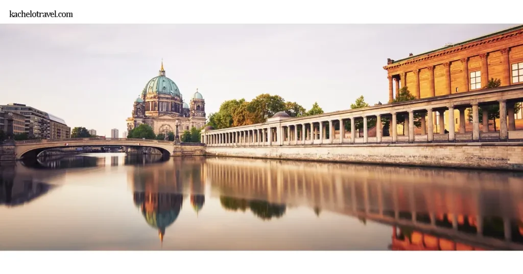 Museum Island Berlin เป็นหนึ่งในสถานที่ทางวัฒนธรรมที่ทรงคุณค่าที่สุดและได้รับการขึ้นทะเบียนเป็นมรดกโลก พื้นที่แห่งนี้รวมพิพิธภัณฑ์สำคัญ