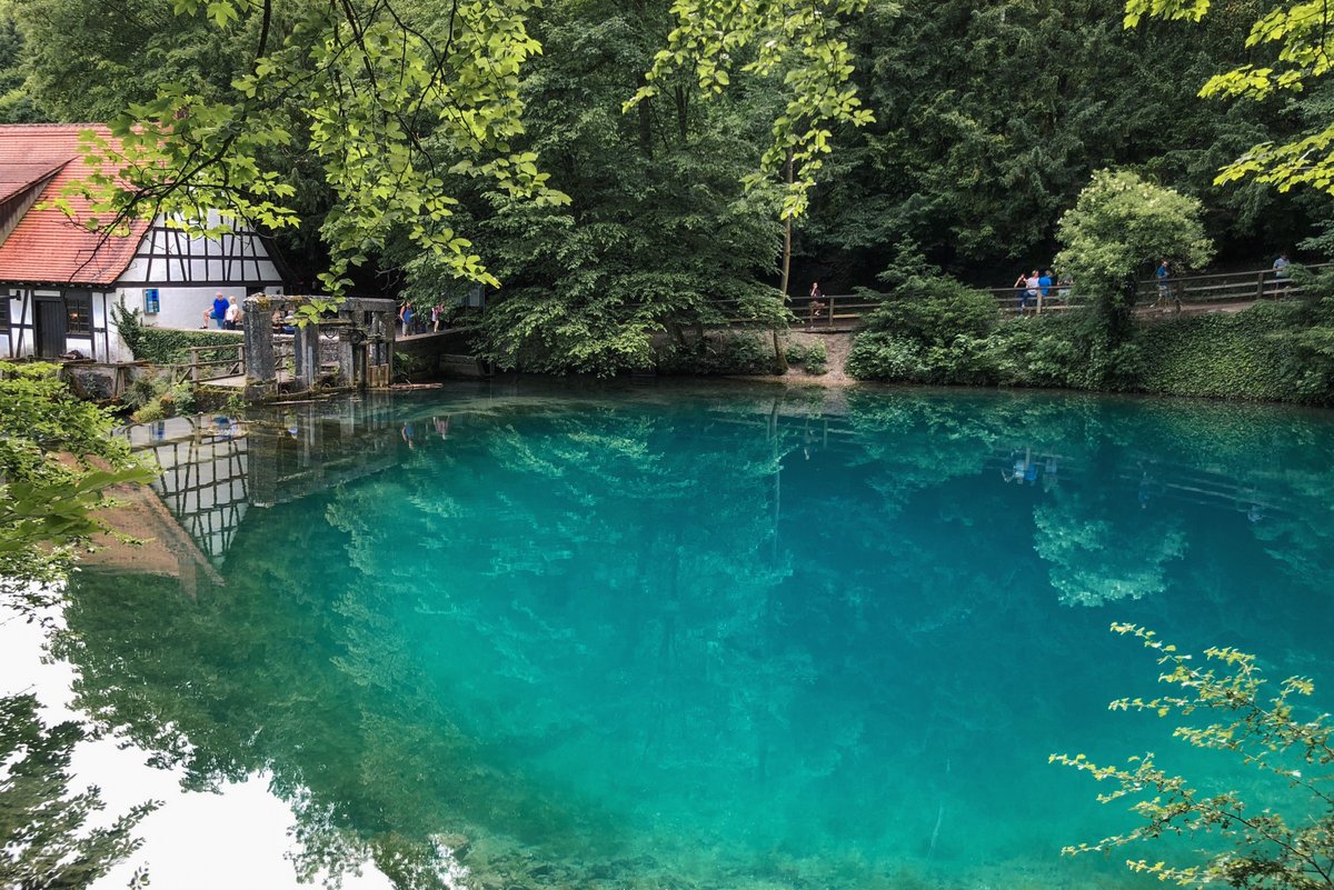 Blautopf บ่อน้ำสีฟ้าเรืองสุดมหัศจรรย์แห่งเยอรมนี พร้อมเสน่ห์เมืองโบราณ